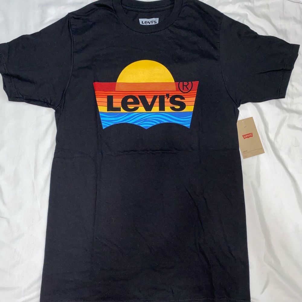 Men’s Levi’s shirt